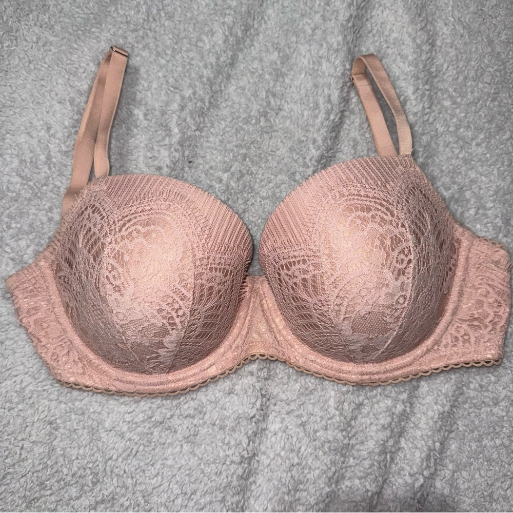 Victoria’s Secret lace lined Demi bra EUC size 32DDD